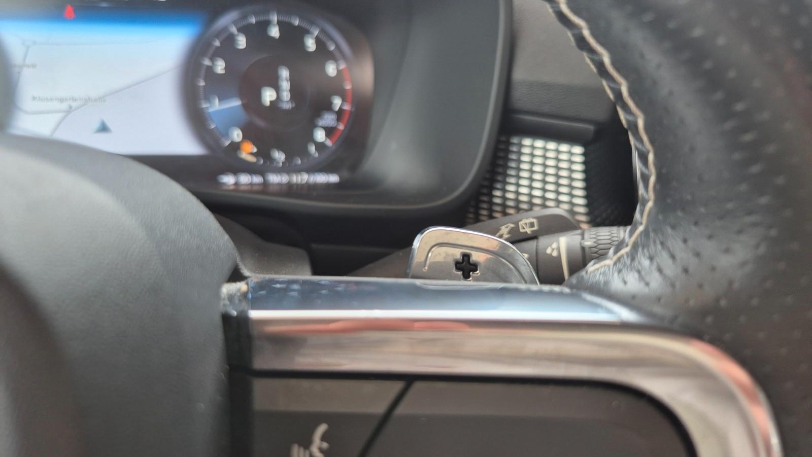 Volvo XC40 T5 R Design AWD Pano H&K Carplay