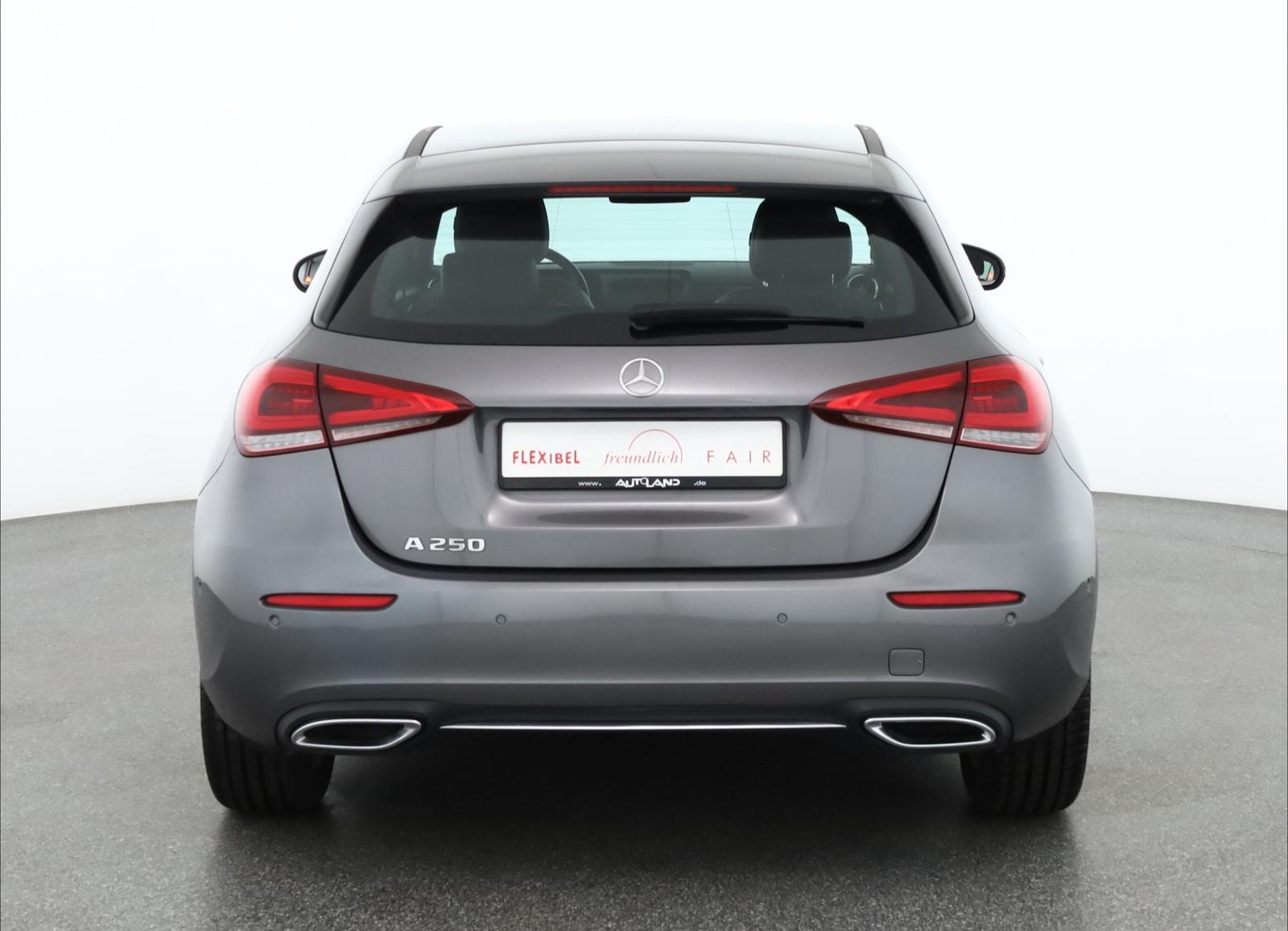 Mercedes-Benz A250 Progressive LED Navi Sitzheizung Kamera AHK
