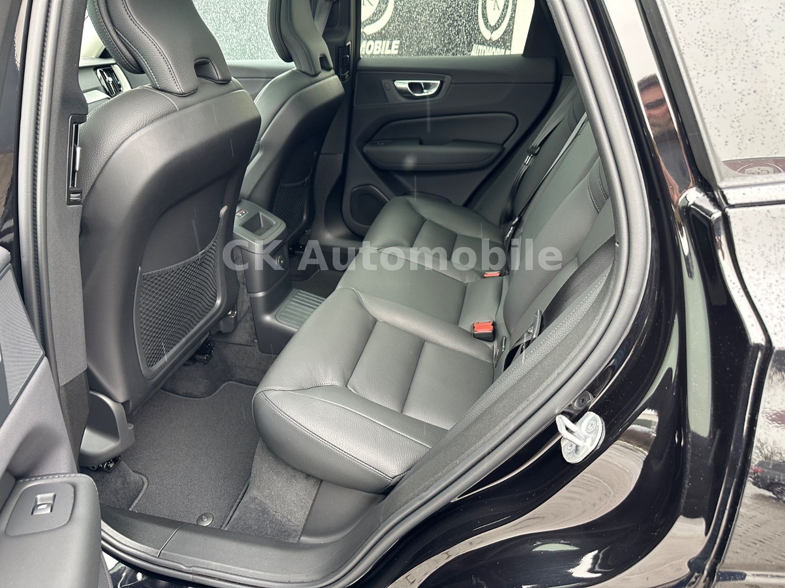 Fahrzeugabbildung Volvo XC60 T6 AWD Recharge Plus Dark/Pano/BLIS/AHK