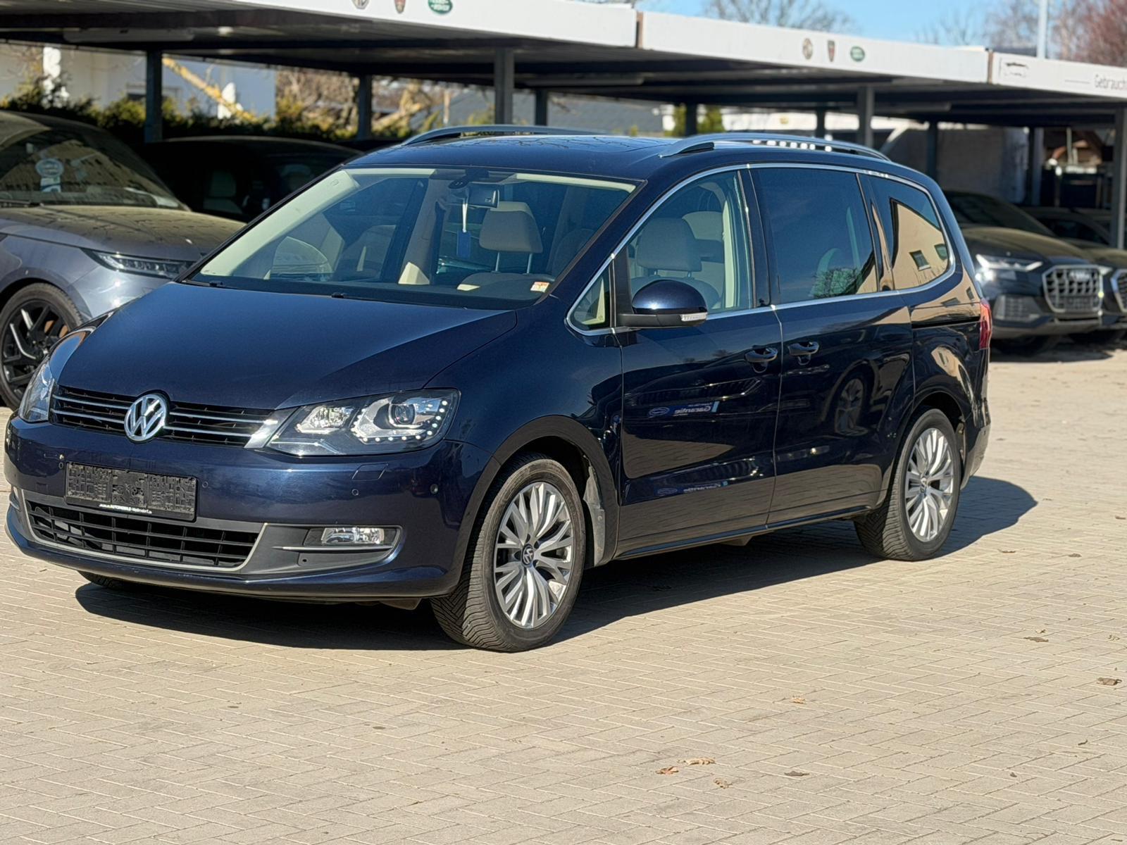 Volkswagen Sharan Highline Pano Xenon Navi  7-Sitze