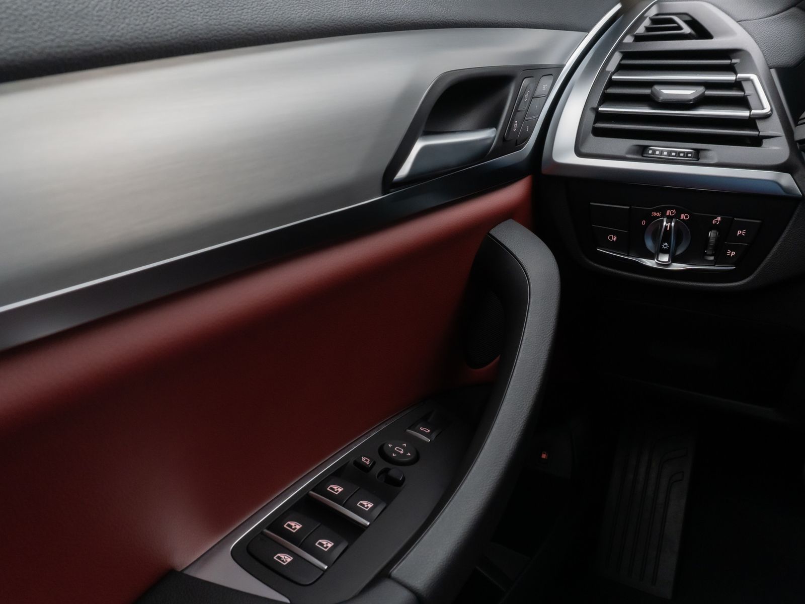 Fahrzeugabbildung BMW X3 xD30e Laser 360° HUD DAB HiFi Komfort Sport