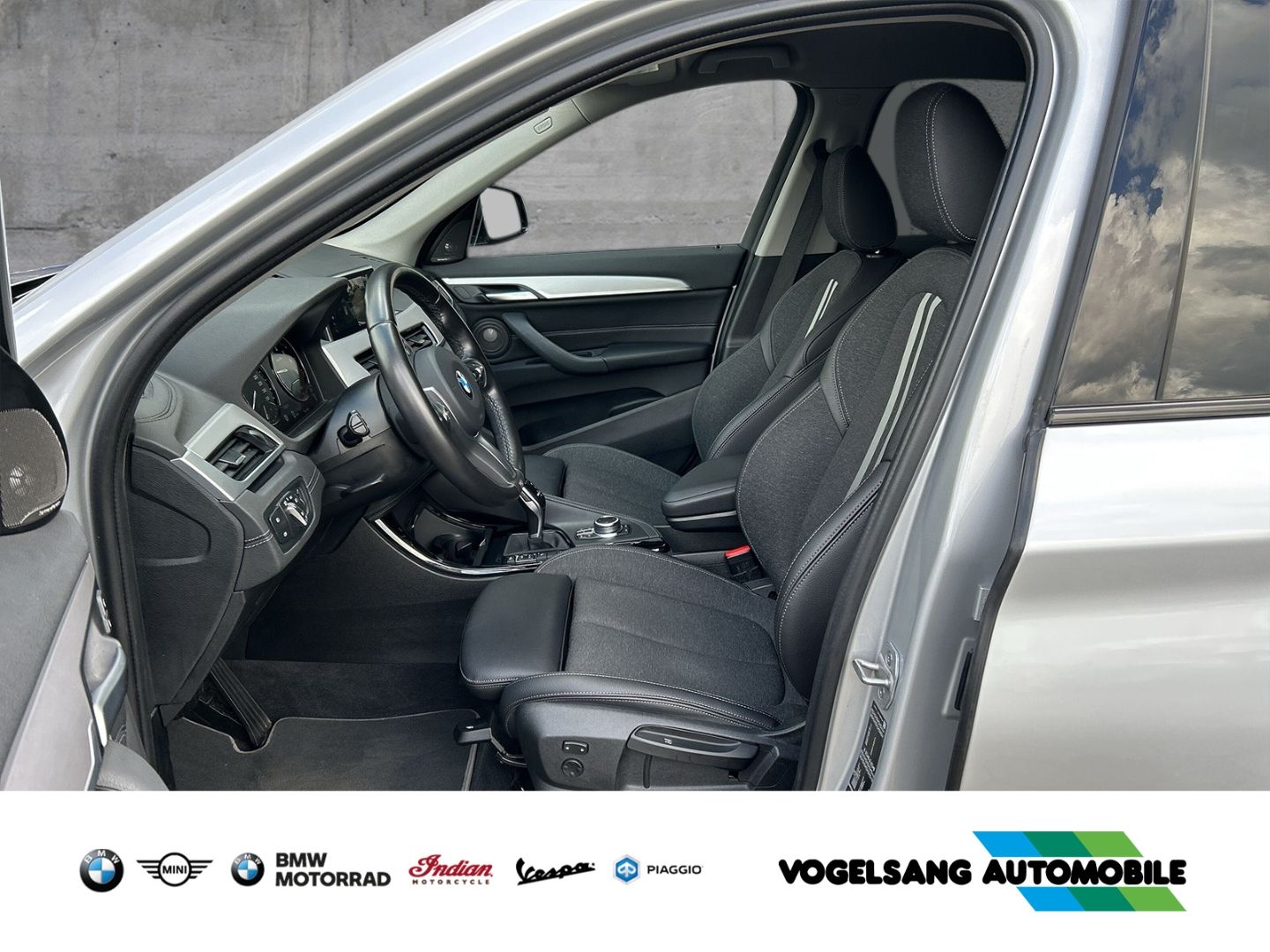 Fahrzeugabbildung BMW X1 20i xDrive,SportLine,AHK,Rückfahrk.,H&KSound,