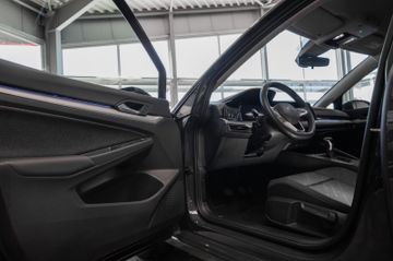 Bild 12 VW Golf Lim. Life Navi Car-Play Klimaautom. AHK