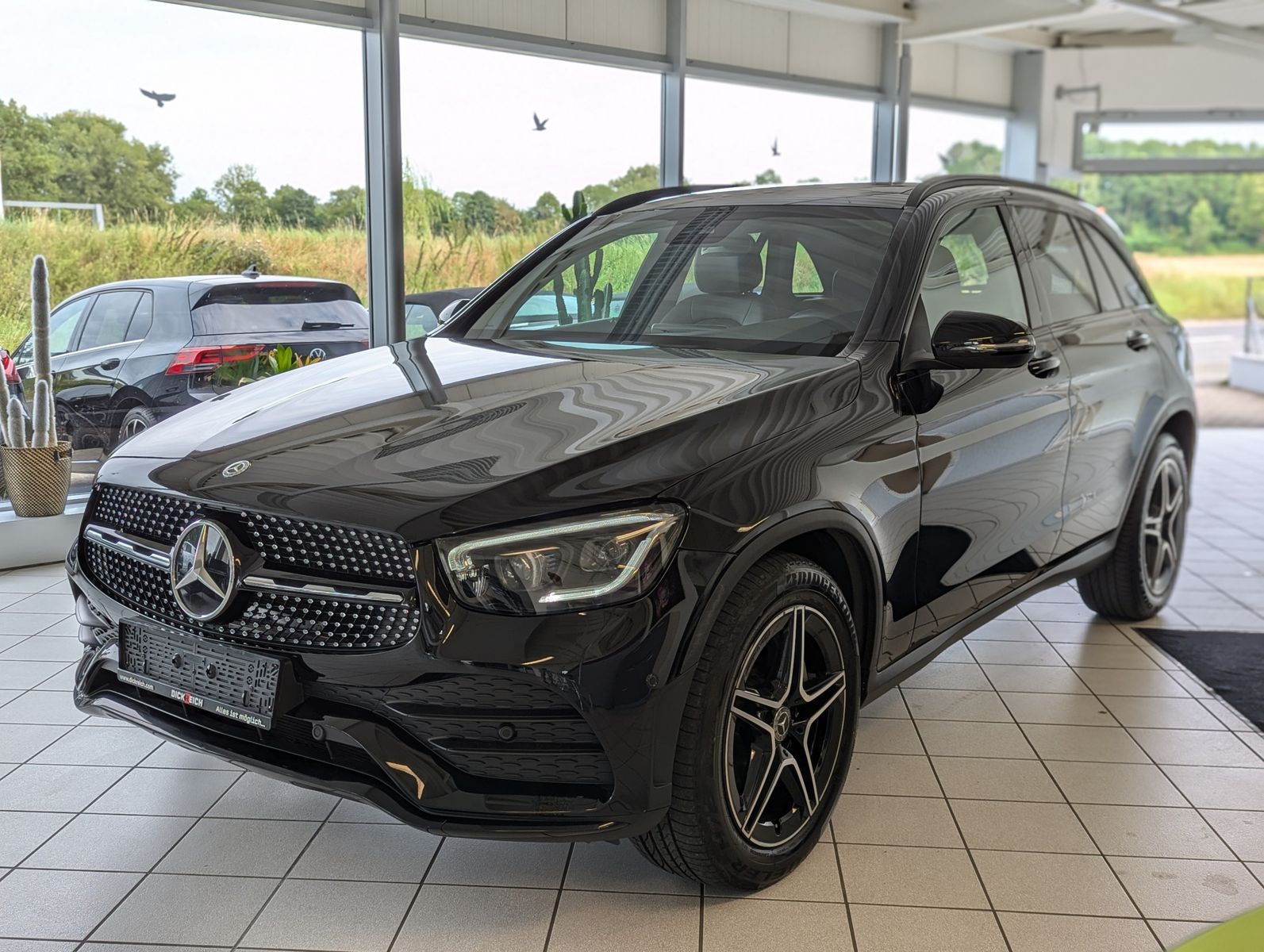 Fahrzeugabbildung Mercedes-Benz GLC 300 d 4M AMG Pano Multibeam Komfort-Paket