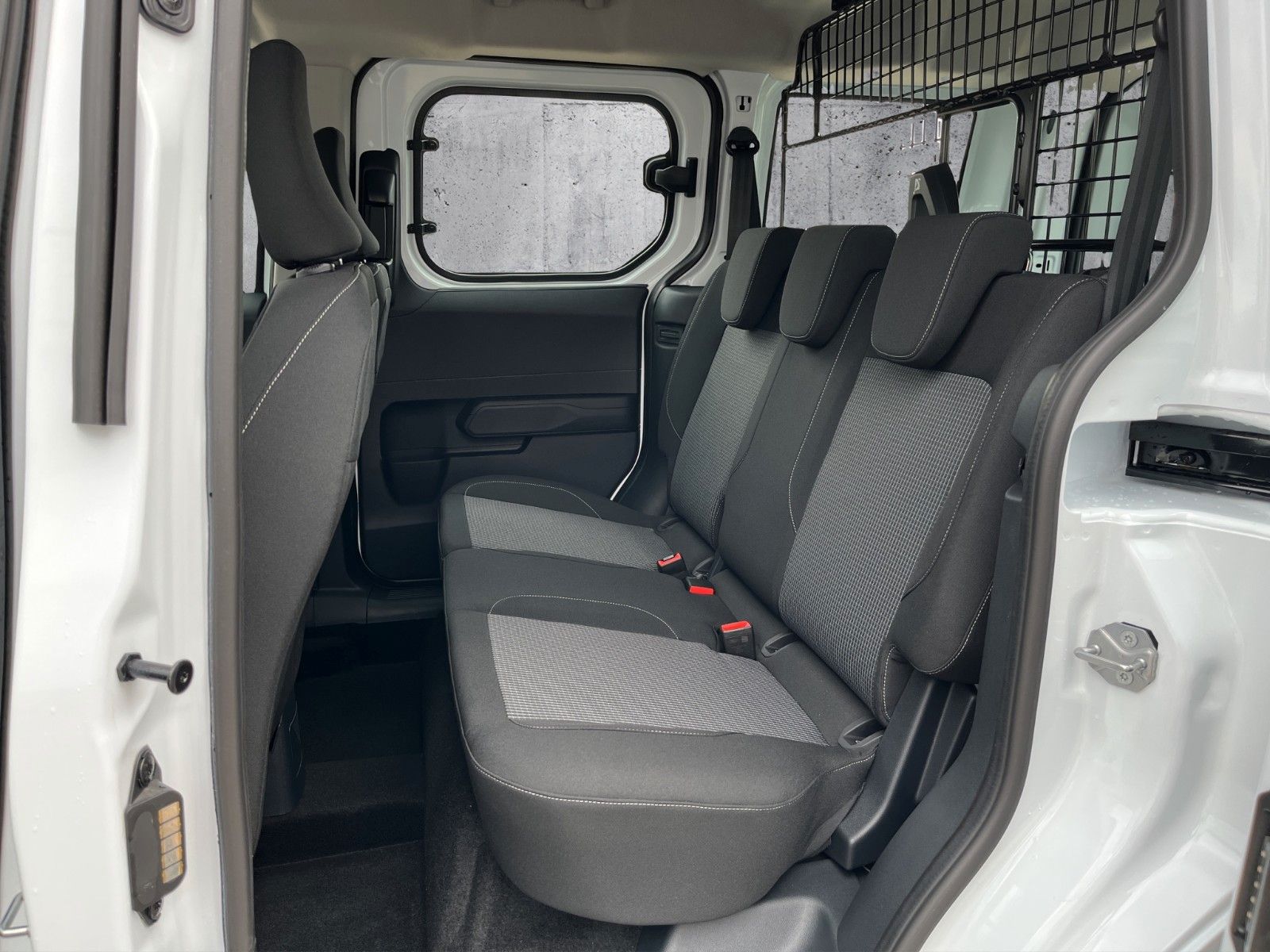 Fahrzeugabbildung Ford Transit Courier Trend Doppelkabine