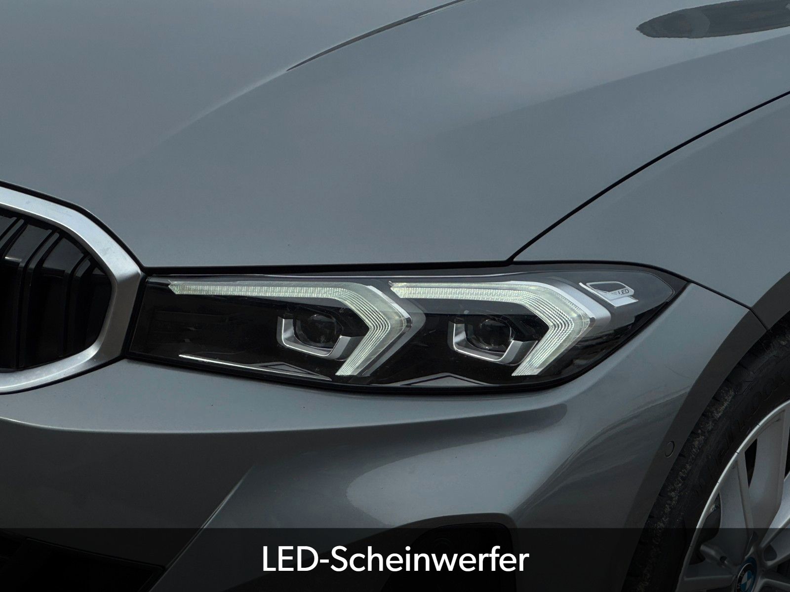 Fahrzeugabbildung BMW 330e Touring ACC HuD HiFi CAM Navi LED CarPlay