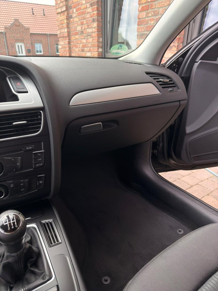 Audi A4 2010 — photo 11