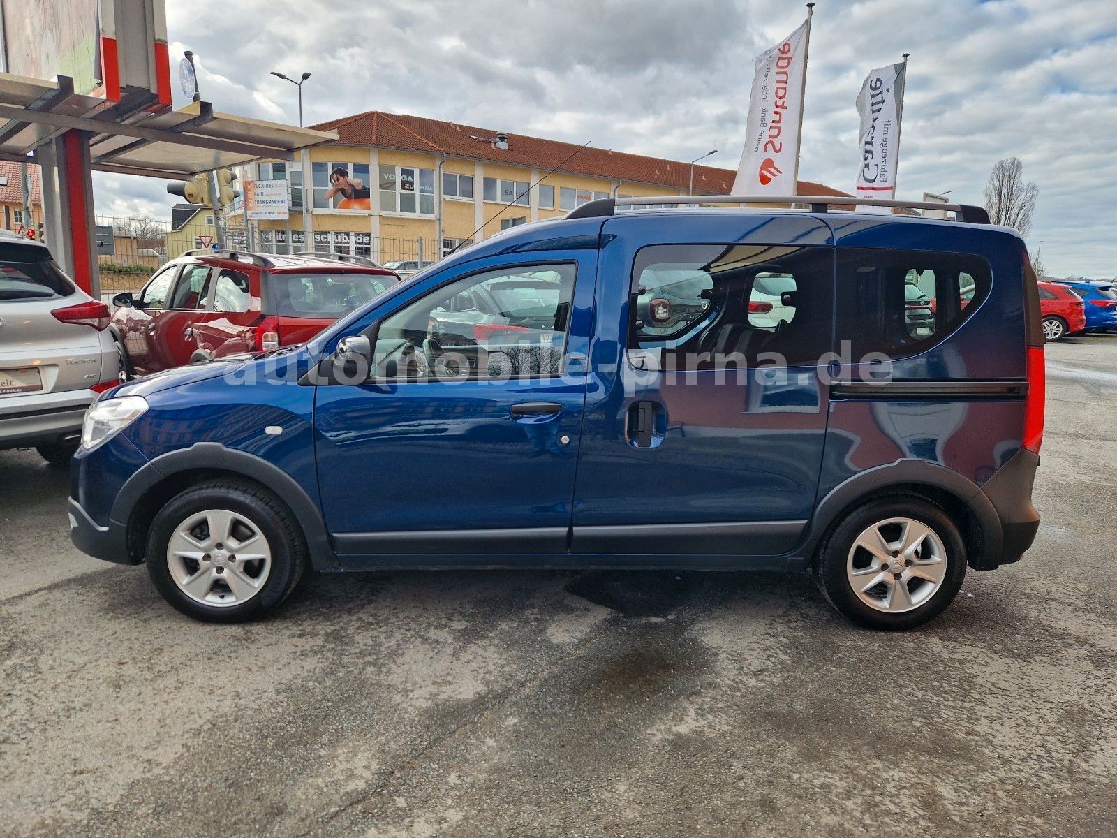 Dokker Stepway Celebration TCe 115 NAVI/SHZ/AHK