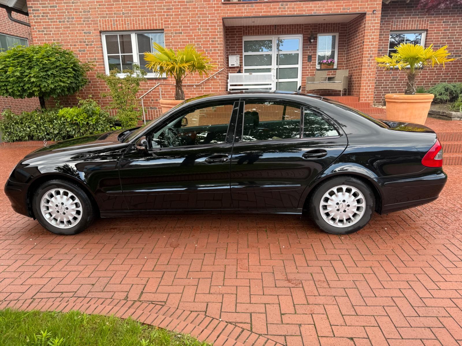 Mercedes-Benz E 200 E Limousine NGT Klimaautomatik SHZ Tempo.