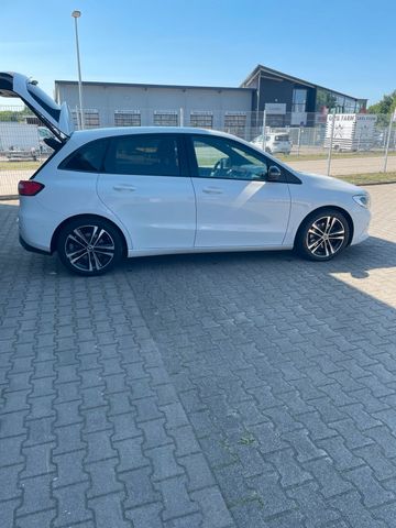 MERCEDES-BENZ Autos-Mercedes Benz-B 220