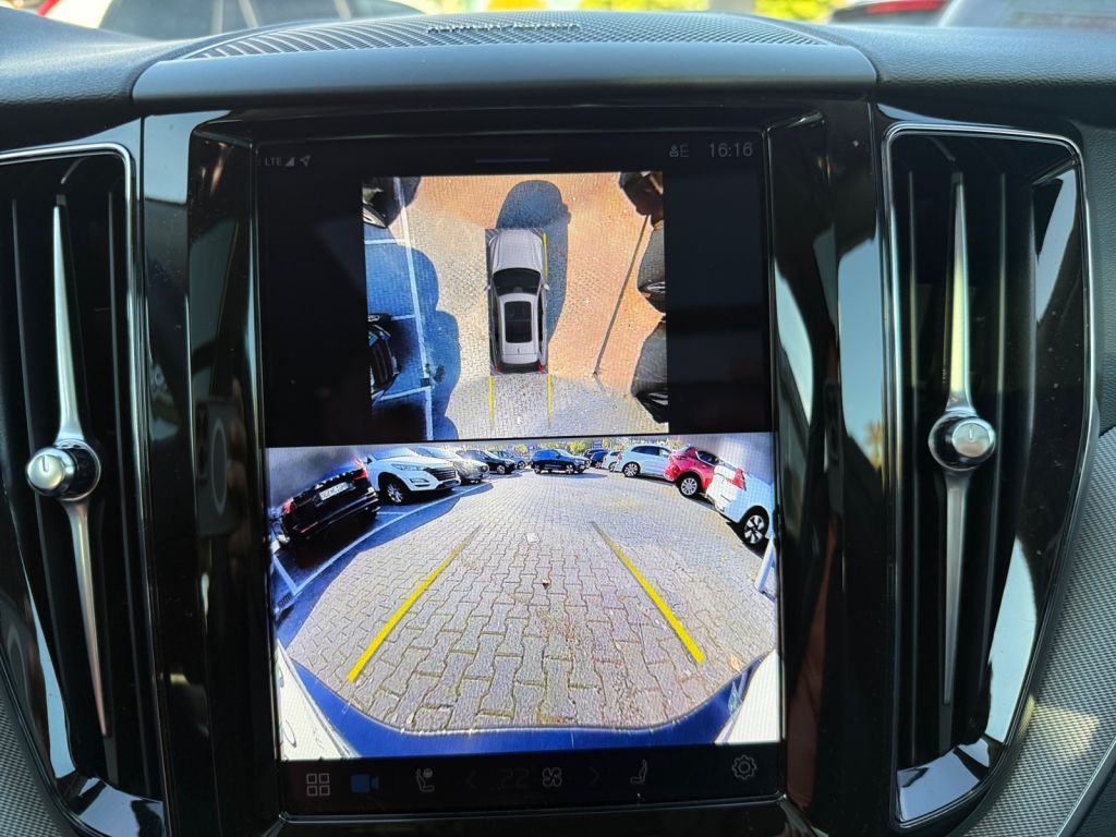 VOLVO XC60 T6 AWD Plug-in Hybrid Plus Bright 360° Busi VOLVO XC60 T6 AWD Plug-in Hybrid Plus Bright 360° Busi