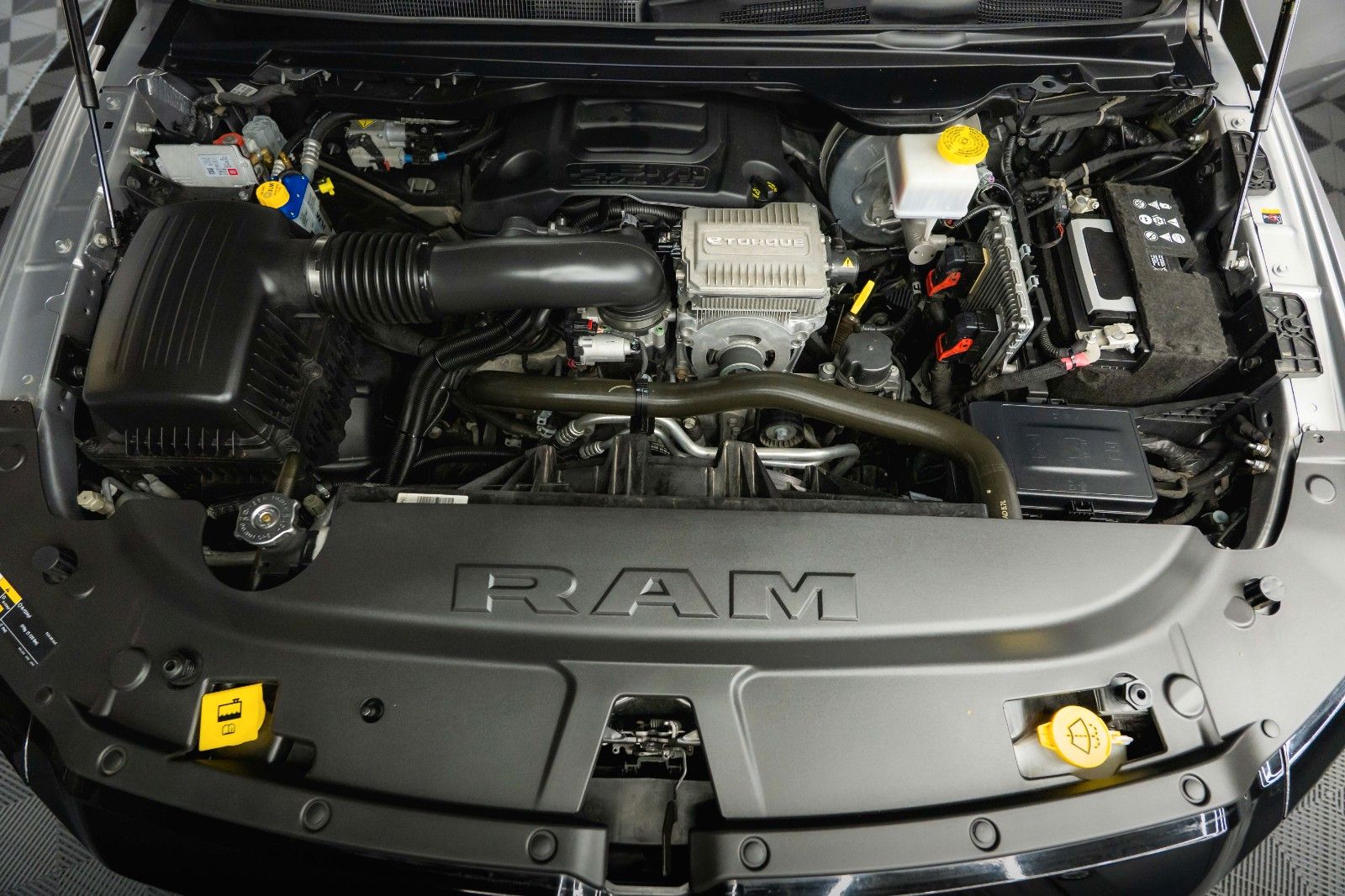 Fahrzeugabbildung Dodge RAM 5.7 V8 HEMI 4x4 LARAMIE LPG Offroad Bodylift