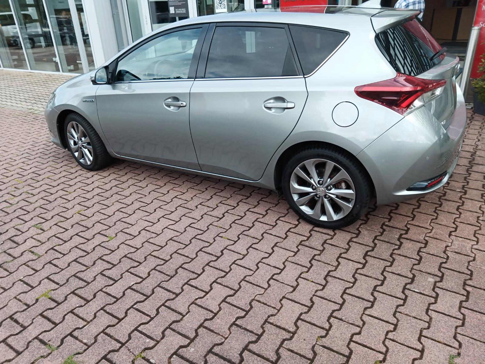 Toyota Auris Hybrid Executive *Panorama*Allwetter*