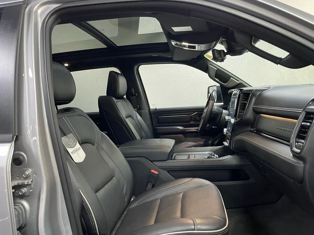 Fahrzeugabbildung Dodge LIMITED NIGHT -HUD-BODYLIFT-SMARTCAP-35" AT-LPG