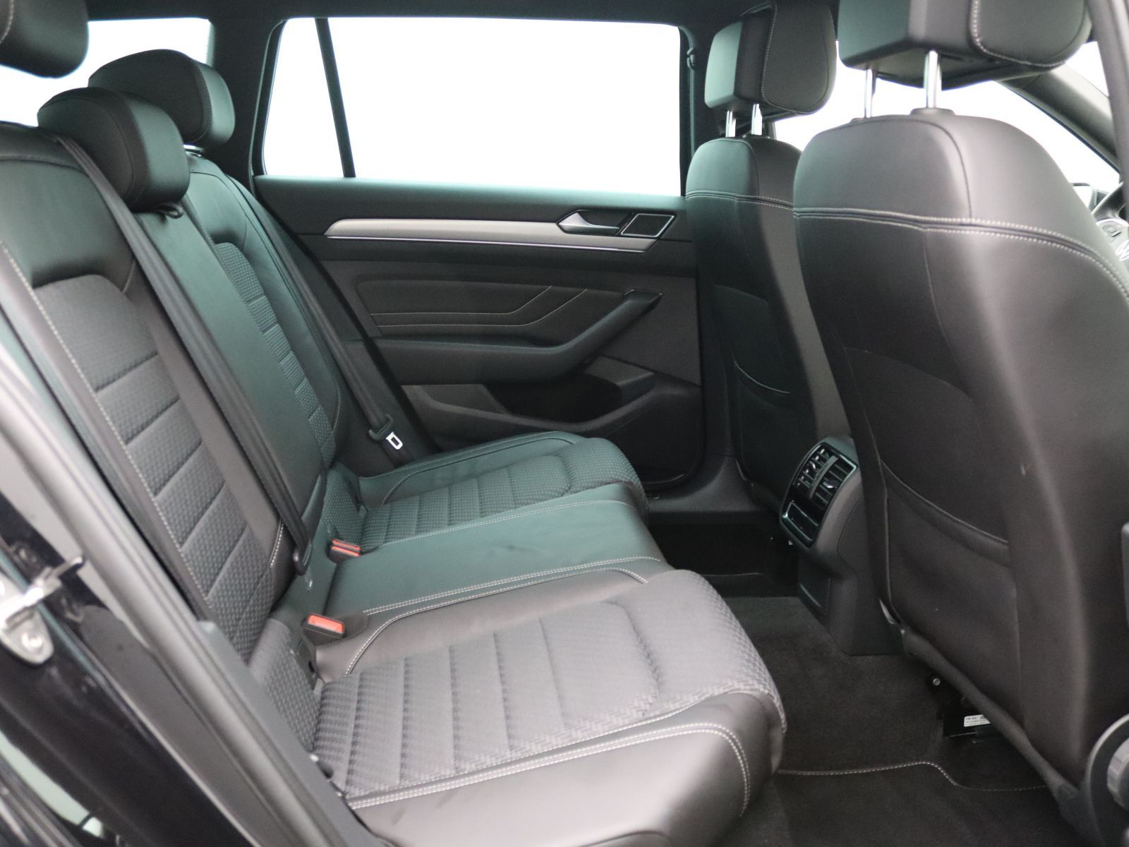 Volkswagen Passat Variant - Bild 10