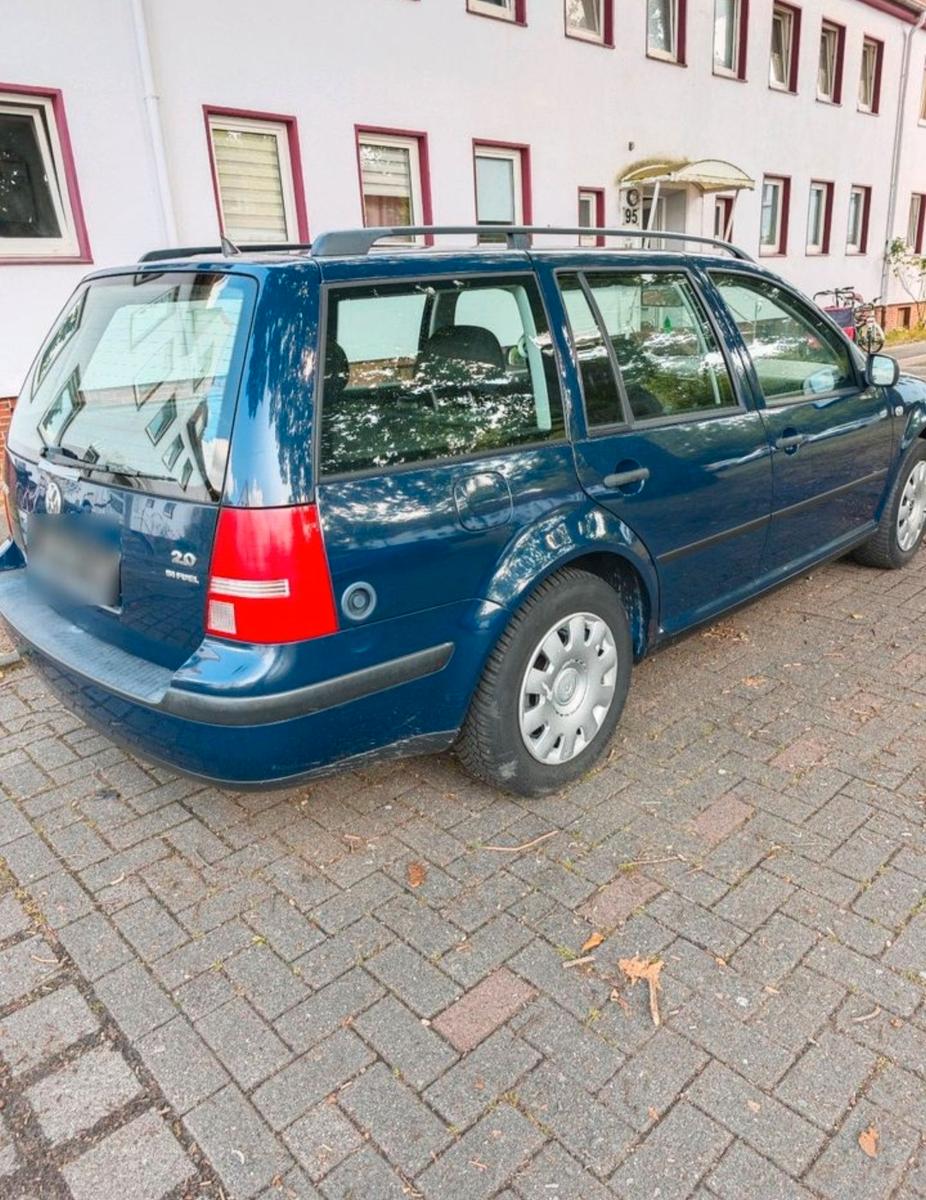 Volkswagen Golf 2005 — rear view