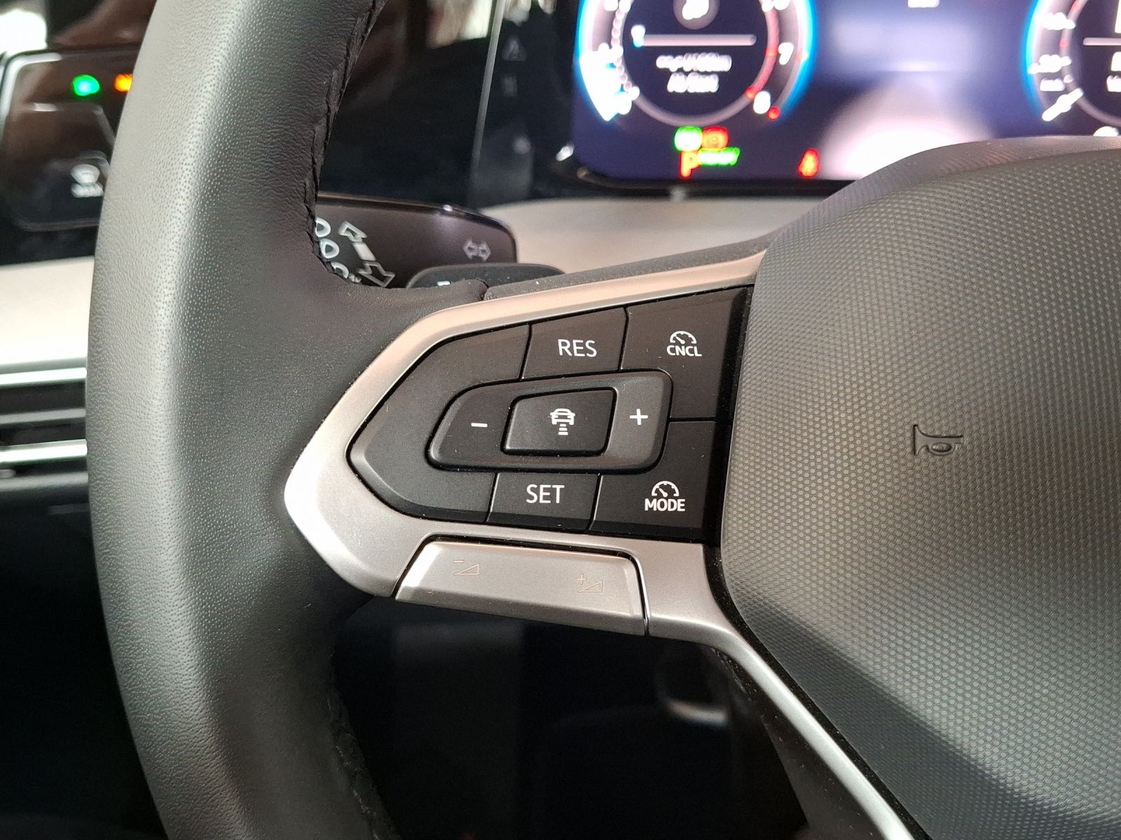 Fahrzeugabbildung Volkswagen Golf VIII Variant eTSI Life DSG LED CarPlay AID