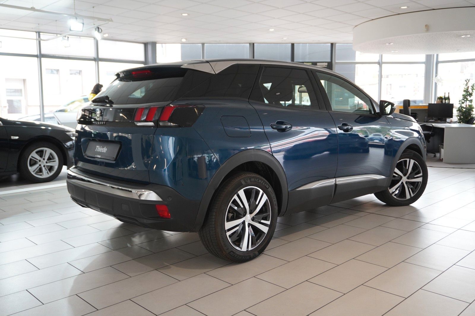 Fahrzeugabbildung Peugeot 3008 1.2T ALLURE PACK NAVI/LED/KAMERA/SH/SPORT