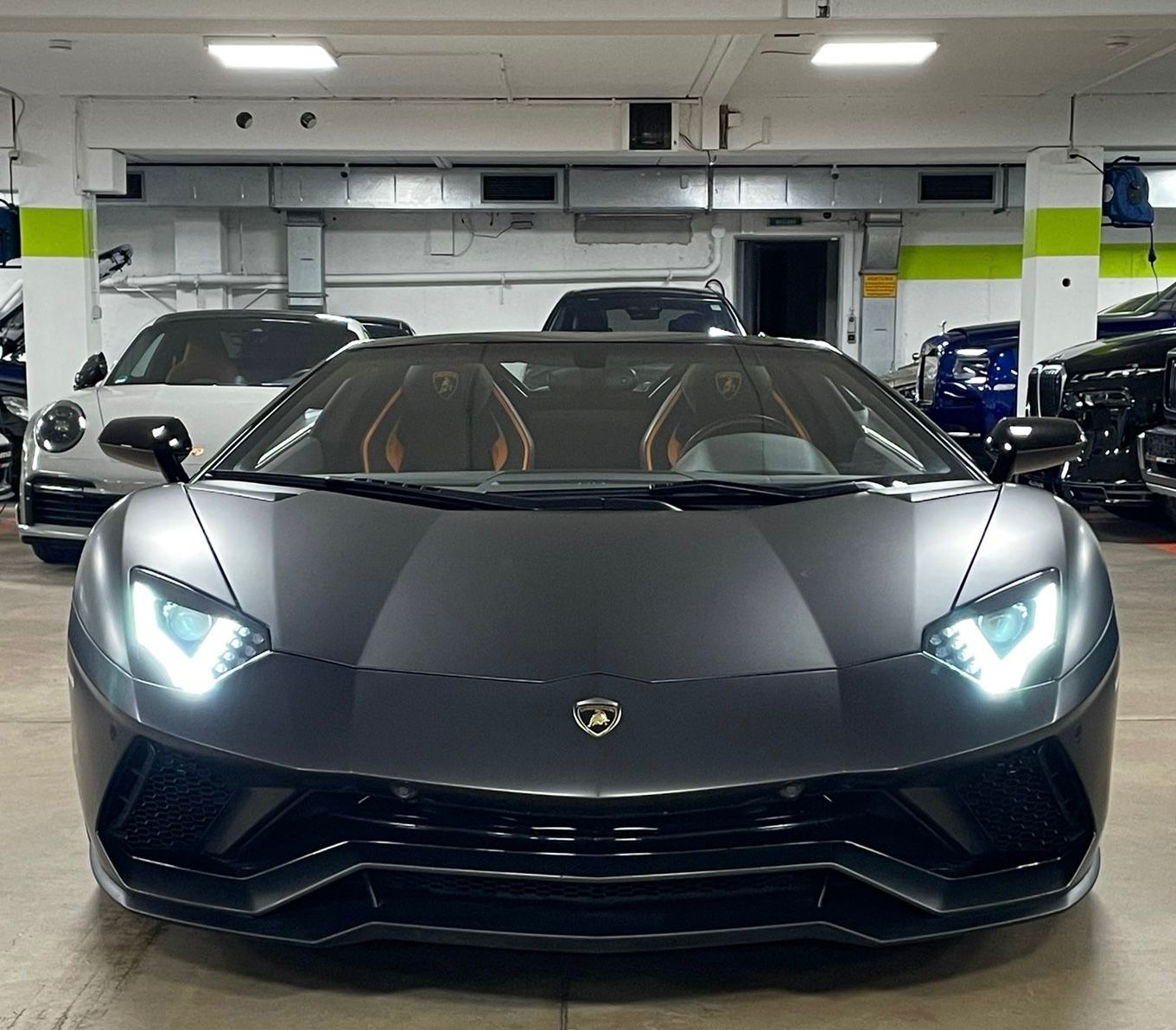 Fahrzeugabbildung Lamborghini AVENTADOR S ROADSTER CARBON LIFT GARANTİ TOPZUST