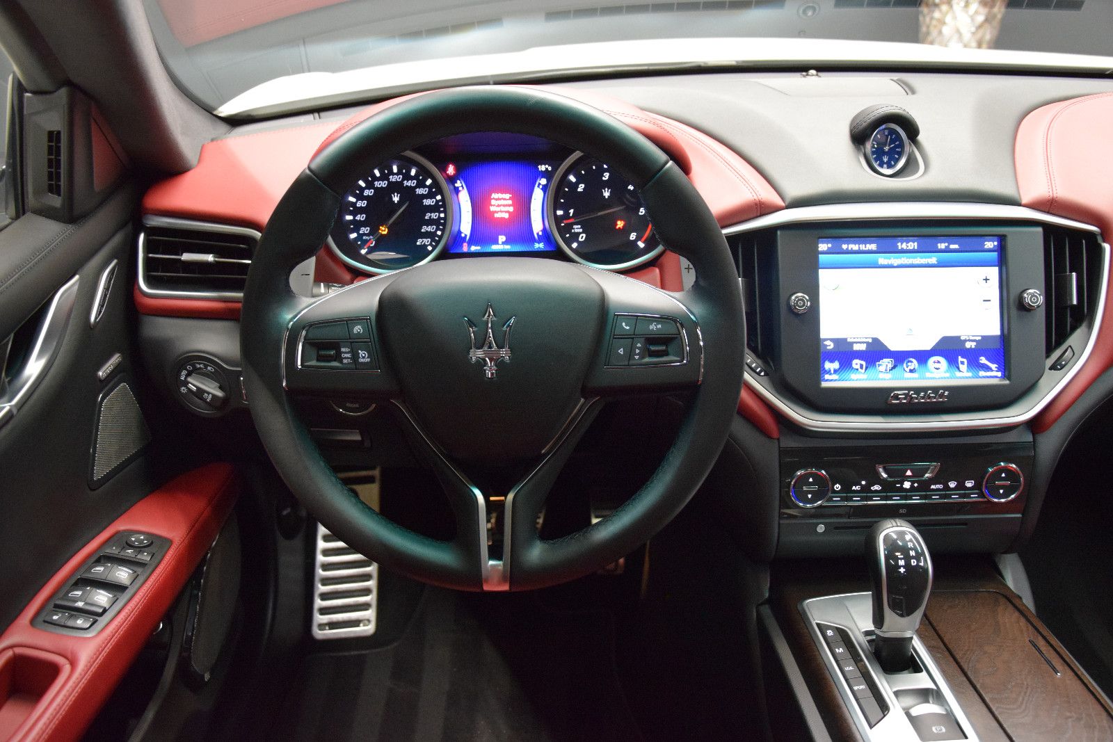Fahrzeugabbildung Maserati Ghibli Diesel Schiebedach Memory B&W Sitzbelüft.