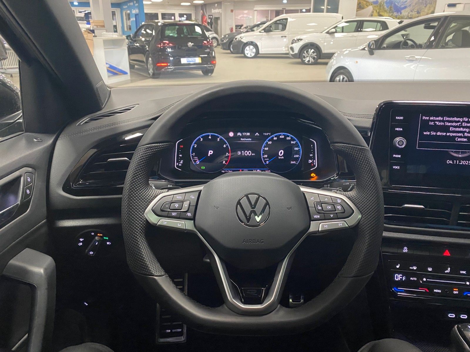 Fahrzeugabbildung Volkswagen T-Roc 2.0 TSI DSG 4MOTION R-Line+AHK+Black Style