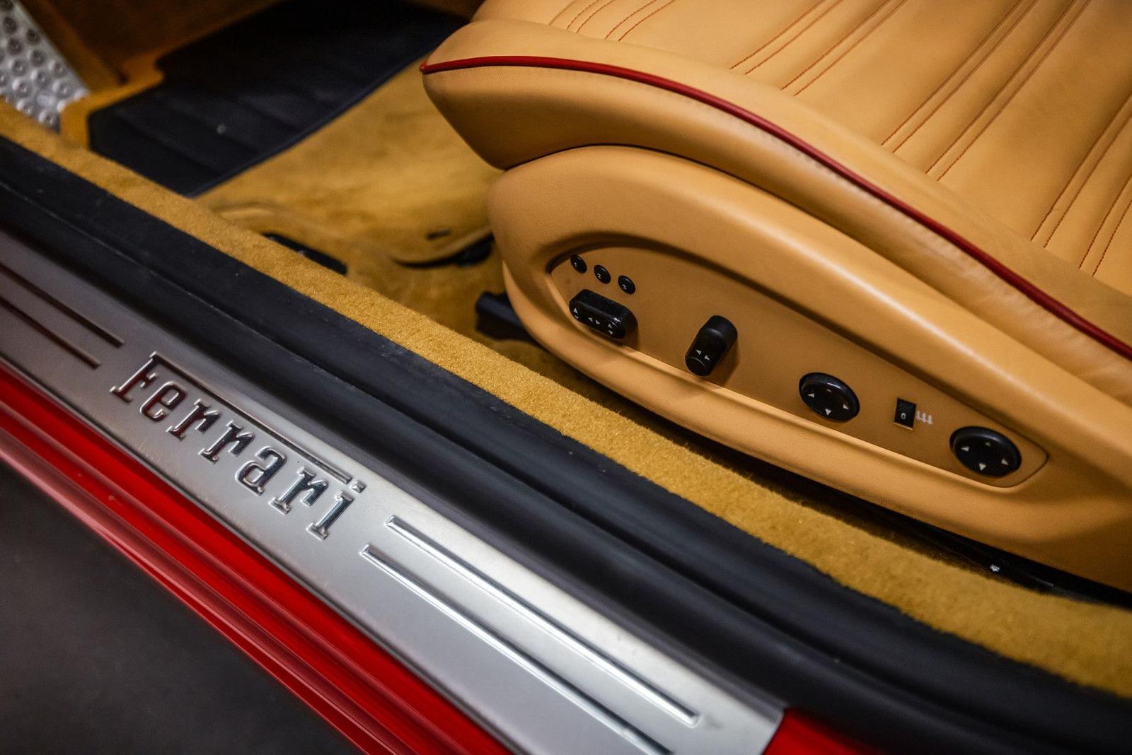 Ferrari California 30 4.3 V8 490 ch • Boîte F1 double embrayage • 29 600 km • Rouge / cuir beige
