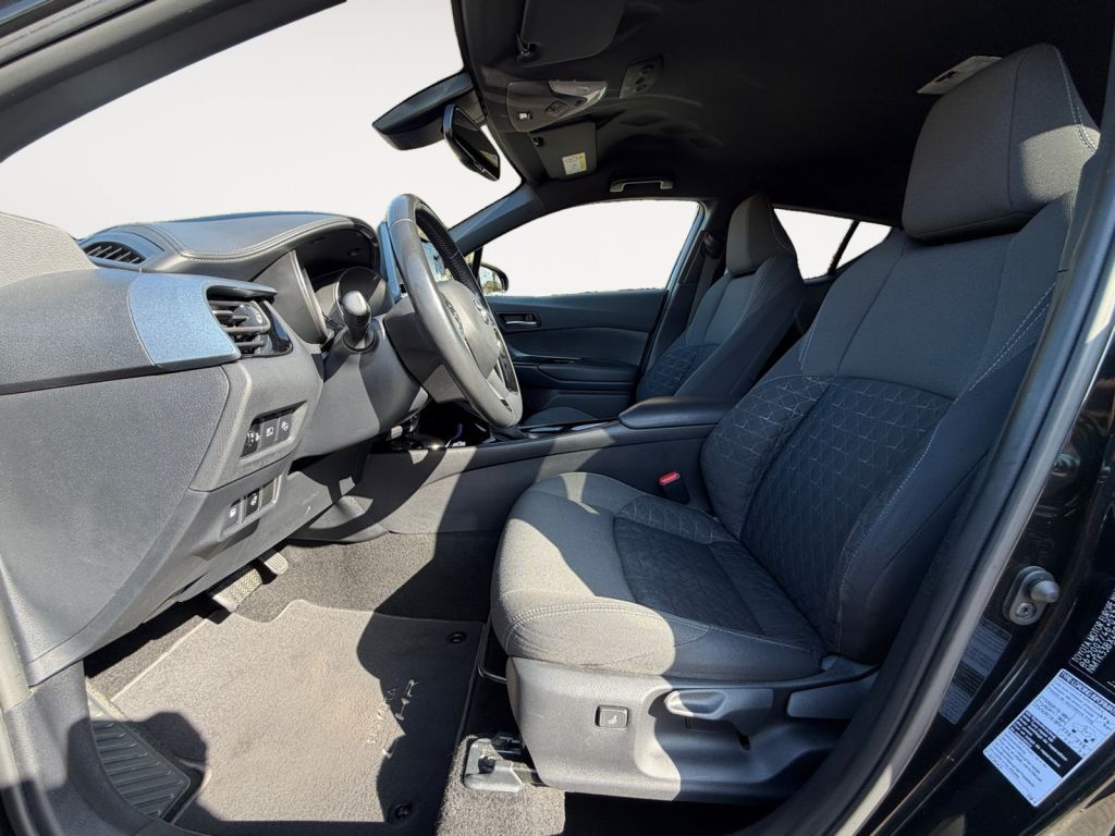 Fahrzeugabbildung Toyota C-HR 2.0 Hybrid Team Deutschland