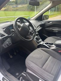 Ford Kuga - 4
