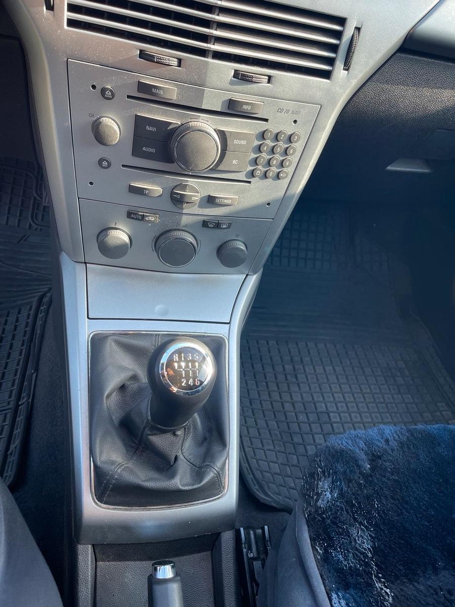 Opel Astra 2009 — photo 9