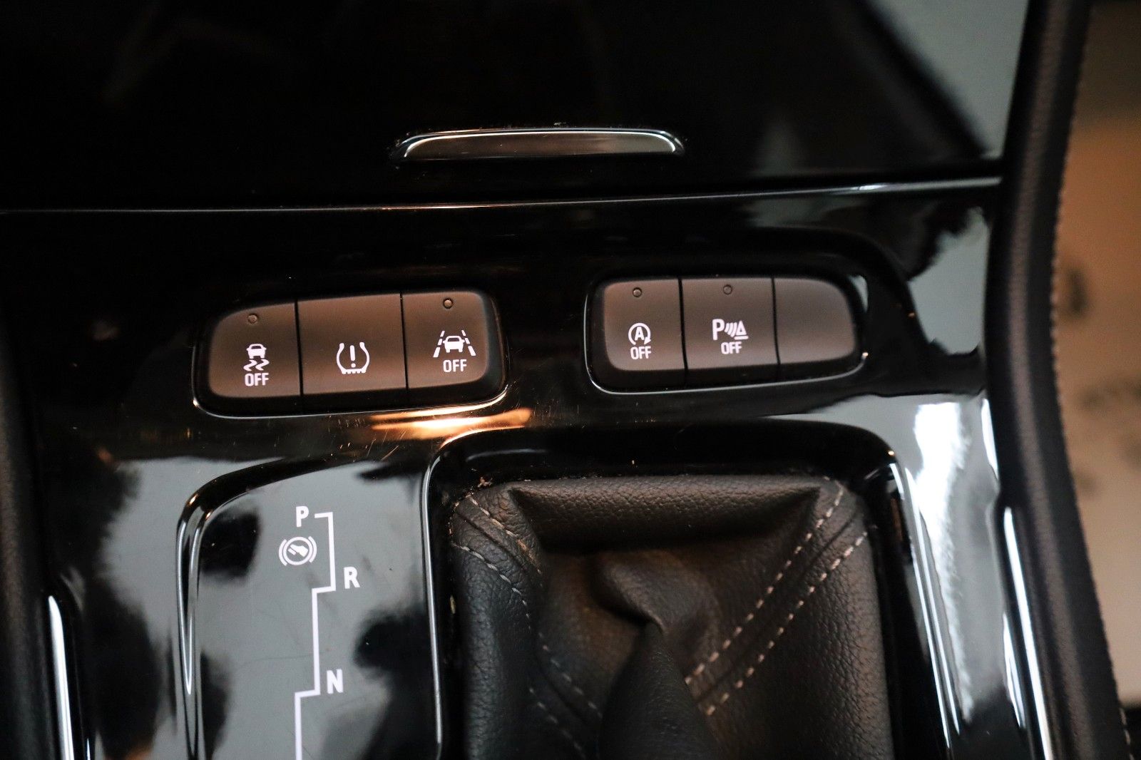 Fahrzeugabbildung Opel Grandland (X) Opel 2020 LED,Kamera,AHK,SR+WR