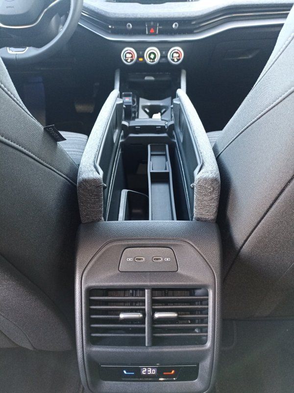 Fahrzeugabbildung SKODA Superb Combi 1.5 TSI mHEV Selection DSG  ASSISTE