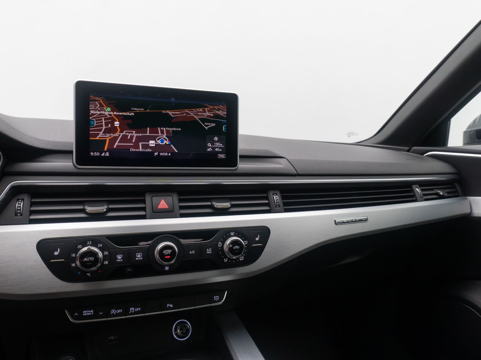 Fahrzeugabbildung Audi A4 quattro SLine Kamera DAB Massage Panorama 18"