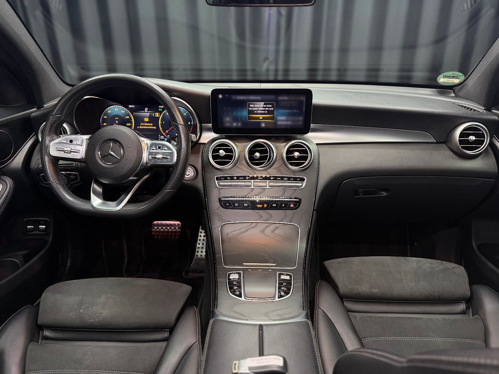 Fahrzeugabbildung Mercedes-Benz GLC 300 d Coupe 4Matic |AMG-LINE|AHK|PANO|LED
