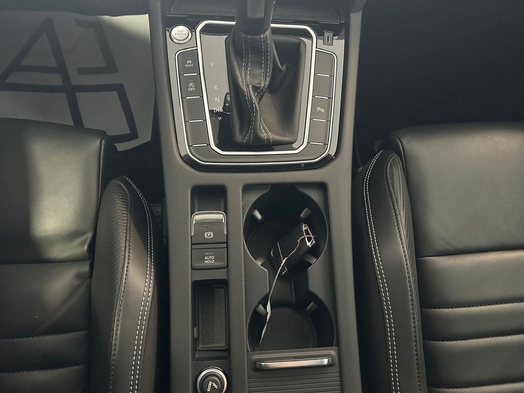 Volkswagen Passat Var ELEGANCE+R-Line*PANO*ViCo*STH*LED*AHK