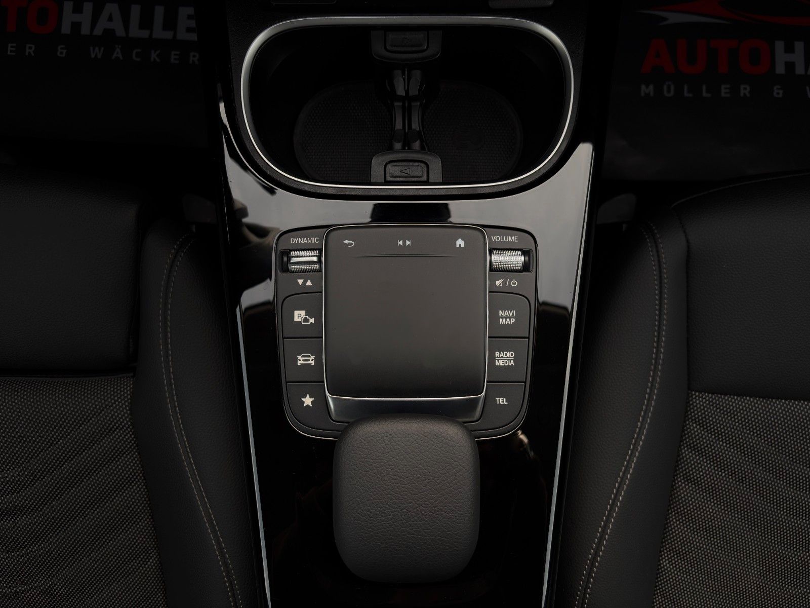 Fahrzeugabbildung Mercedes-Benz CLA 180 Shooting Brake TEMP CarPlay PDC SHZ