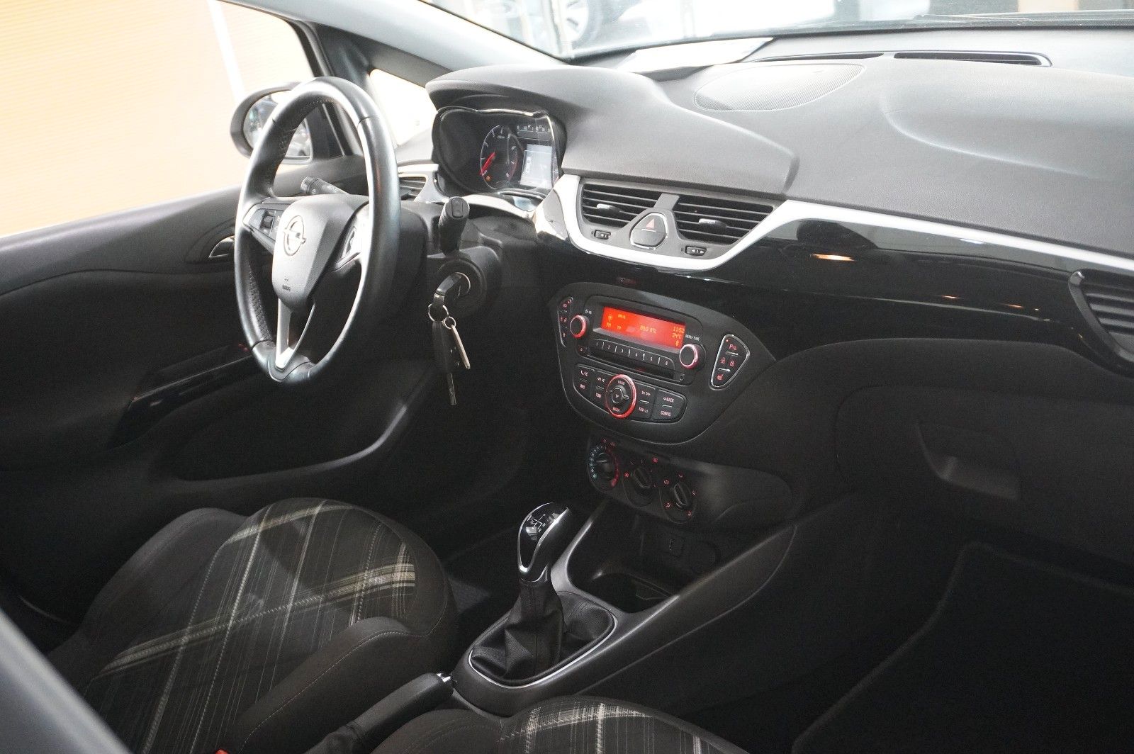 Fahrzeugabbildung Opel Corsa E 1.2 COLOR EDIT. AUTOM. LED/SHZ/SPORT/USB