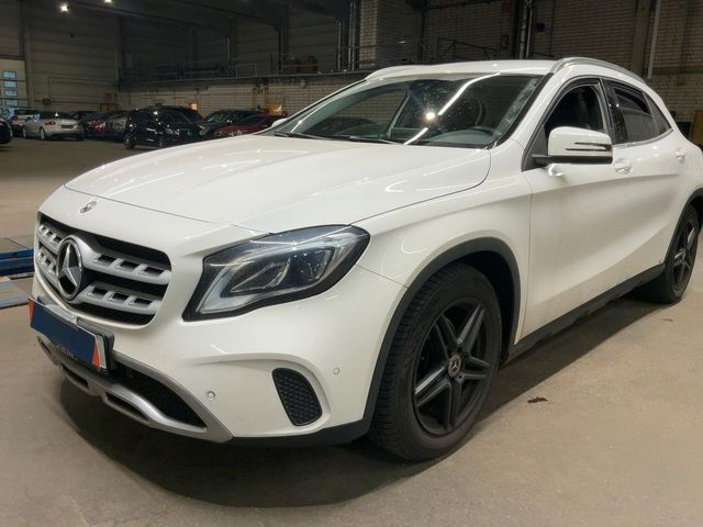 MERCEDES-BENZ GLA 200 7G Urban