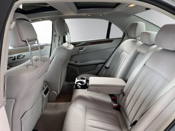 Bild 17 Mercedes-Benz E 350 CGI BlueEfficiency Elegance
