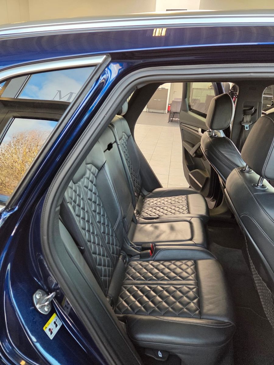 Fahrzeugabbildung Audi SQ5 3.0 TFSI quattro/Voll/Panodach/HUD/AHK