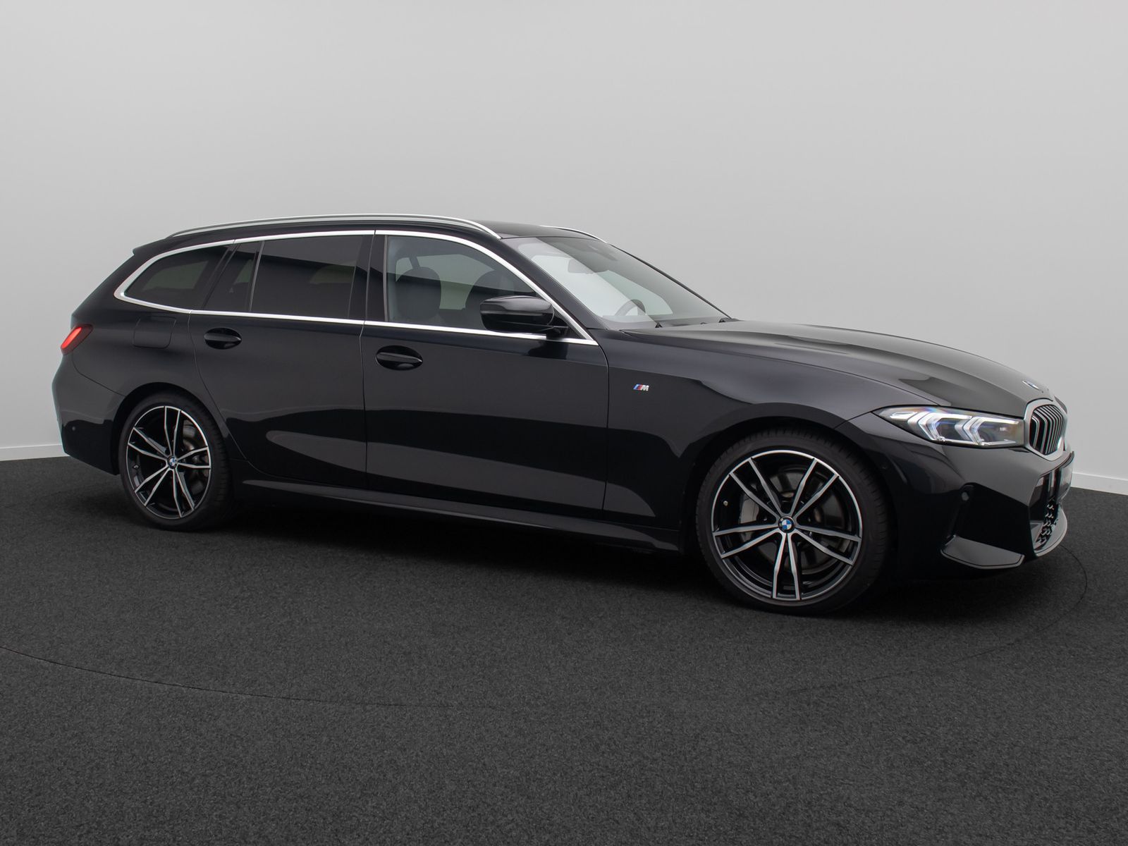 Fahrzeugabbildung BMW 330d xD M Sport DAB Kamera HUD Panorama HiFi 19"