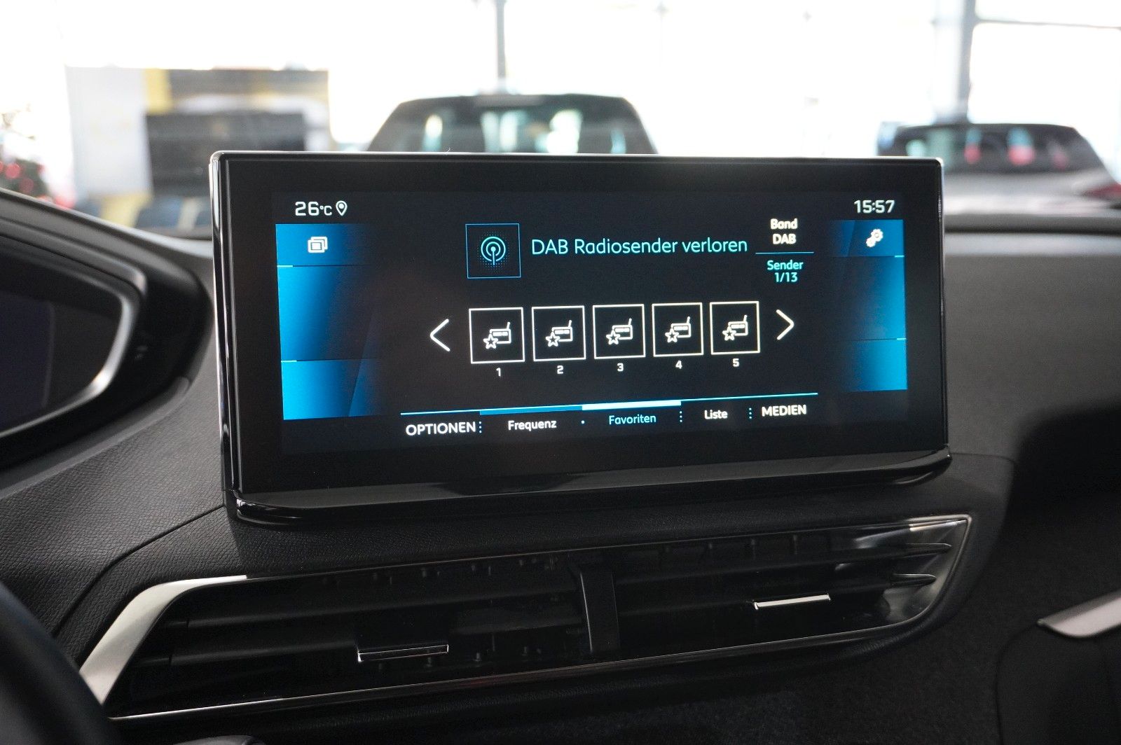 Fahrzeugabbildung Peugeot 3008 1.2T ALLURE PACK NAVI/LED/KAMERA/SPORT/DAB+