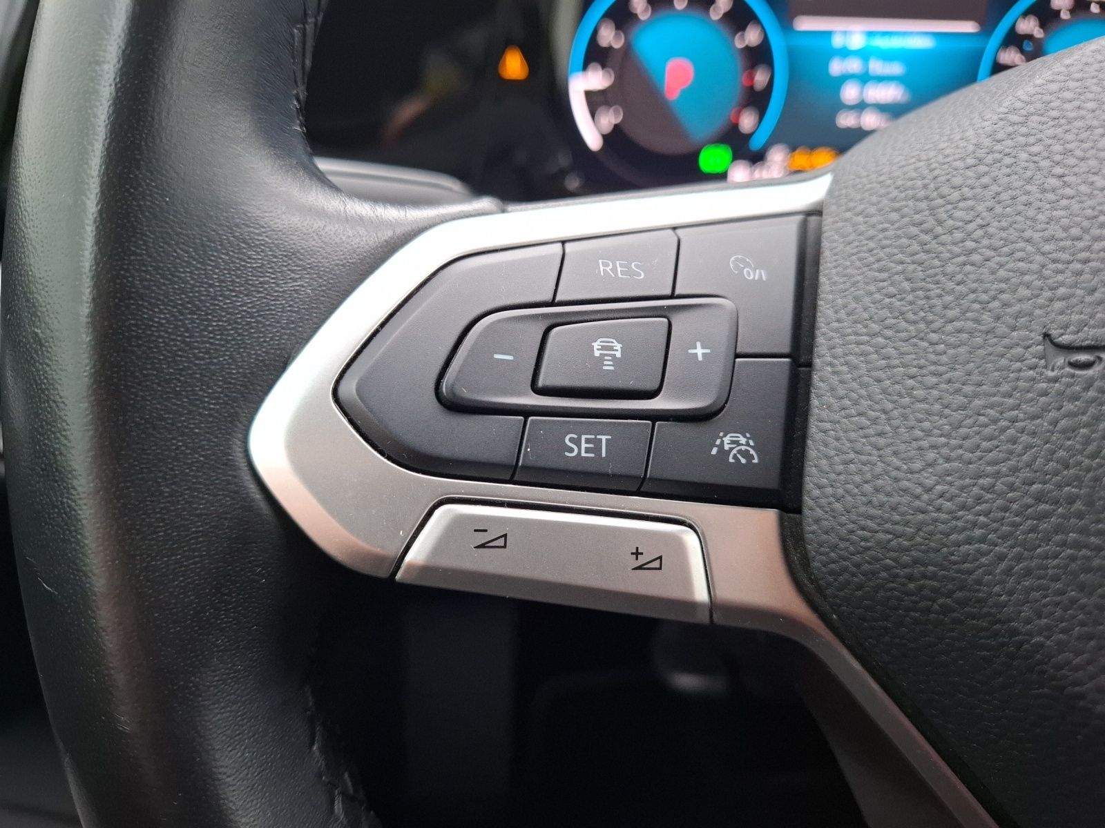 Fahrzeugabbildung Volkswagen Golf VIII Variant eTSI Style DSG LEDplus CarPlay