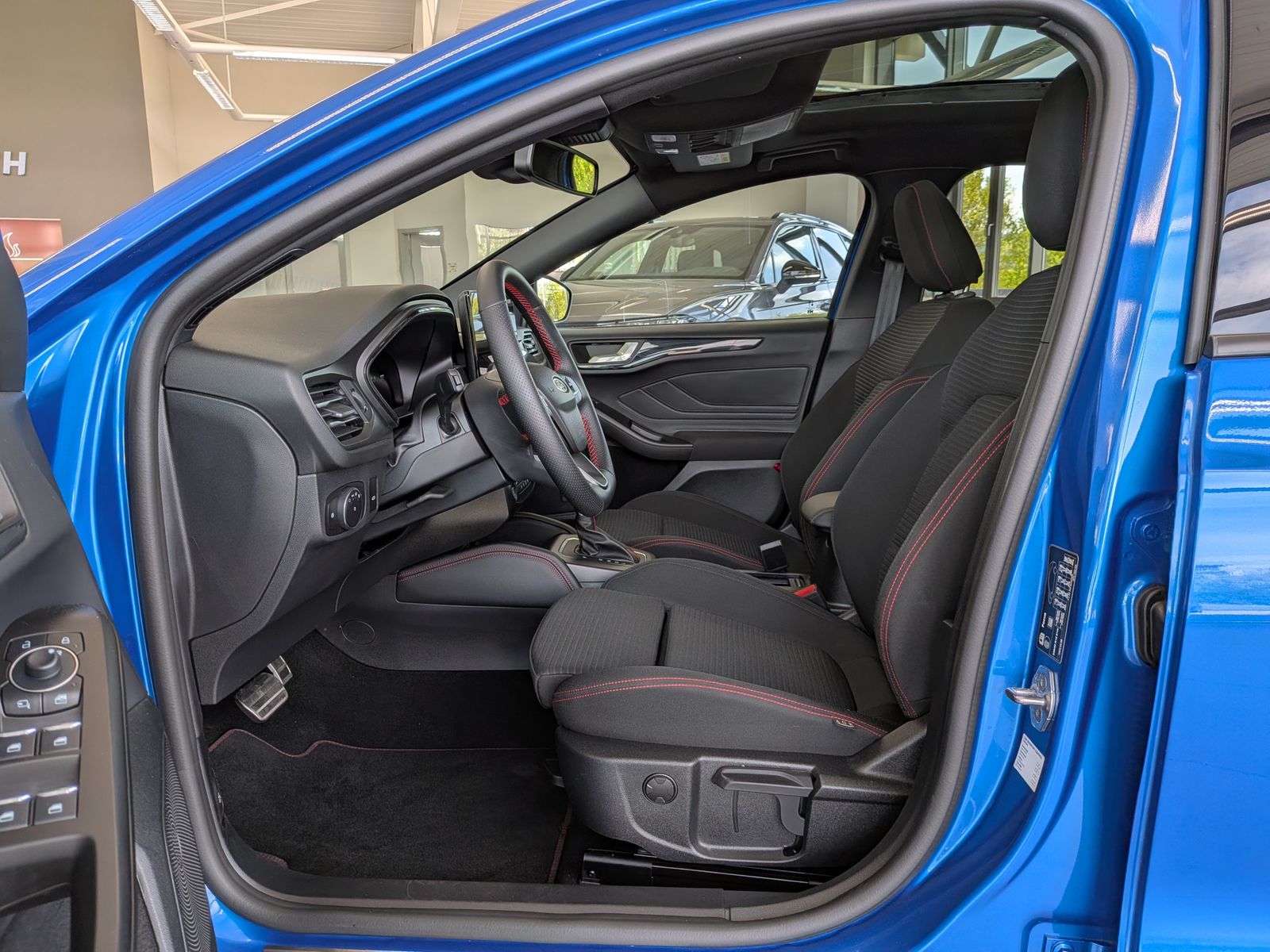 Fahrzeugabbildung Ford Focus ST-Line X Styling Matrix B&amp;O Pano 18"
