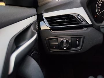 Fahrzeugabbildung BMW X1 Baureihe X1 xDrive 25 e Advantage