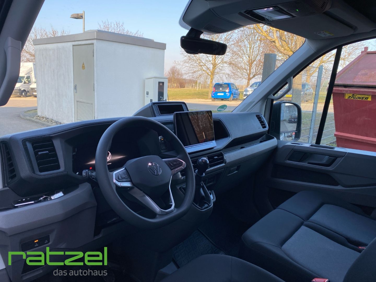 Fahrzeugabbildung Volkswagen Crafter 35 HD Kasten MR -36% auf UPE