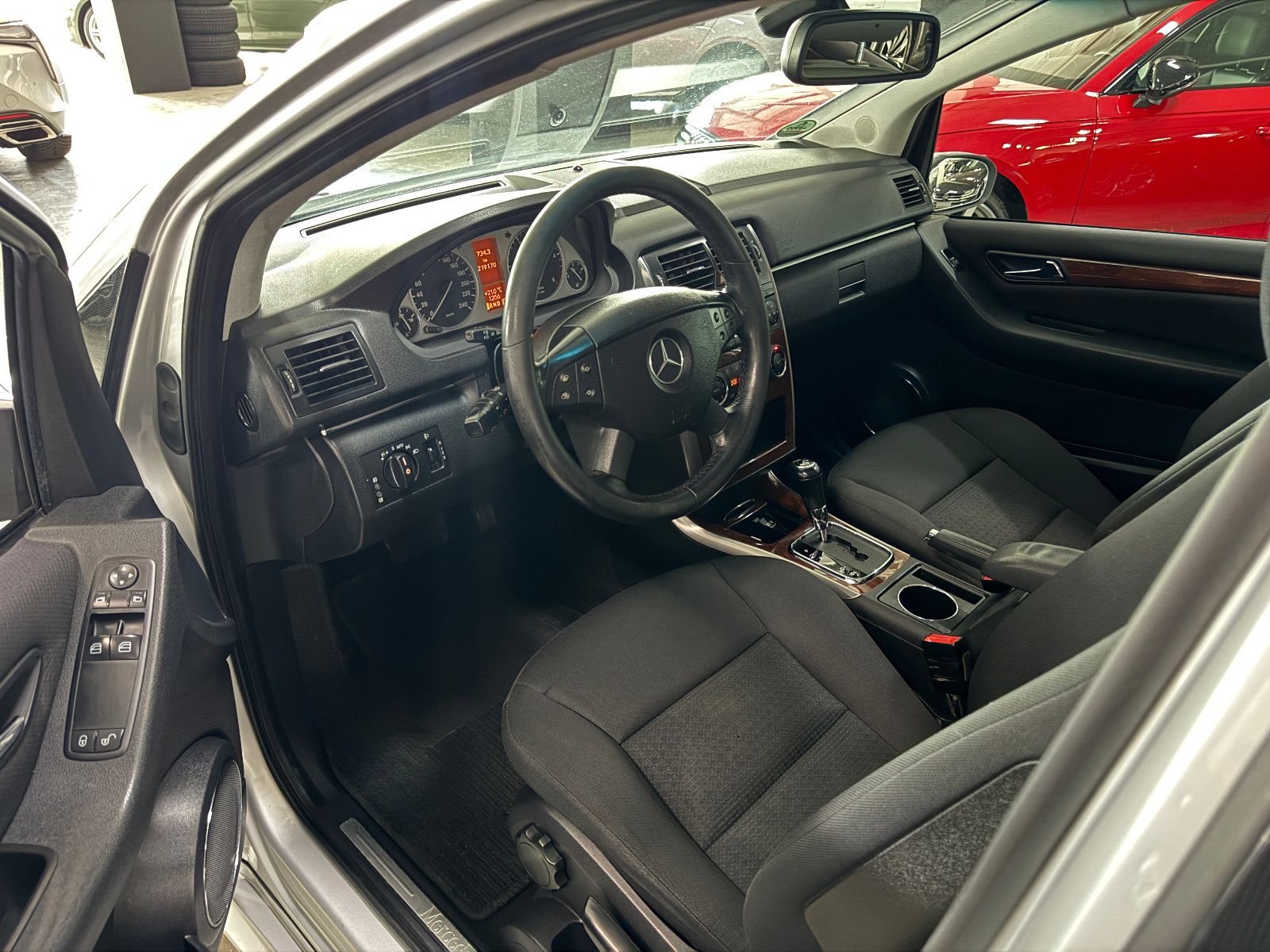 Fahrzeugabbildung Mercedes-Benz B 180 CDI AUTOMATIK TEMPOMAT KLIMA PANORAMA