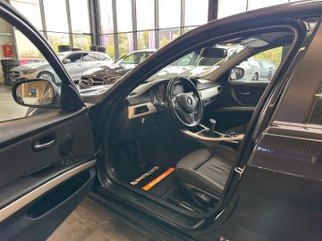 MYAUTOCENTER – Gebraucht- und Jahreswagen mit Werkstattservice in Pfaffenhofen BMW 320 *SERVICENEU*TEMPO*NAVI*KLIMAAUTO*AHK*
