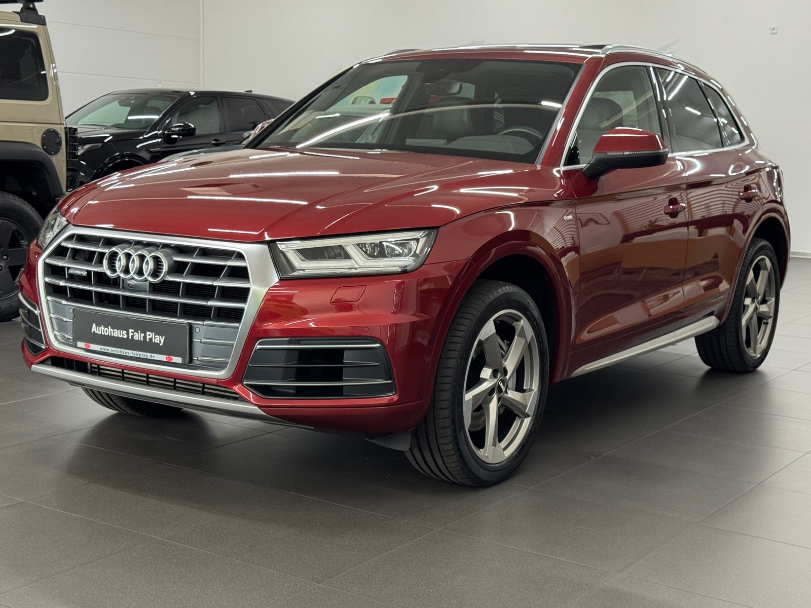 AUDI Q5 quattro sport S-Line PANO/LED/B&amp;O/AHK/1.HAND!