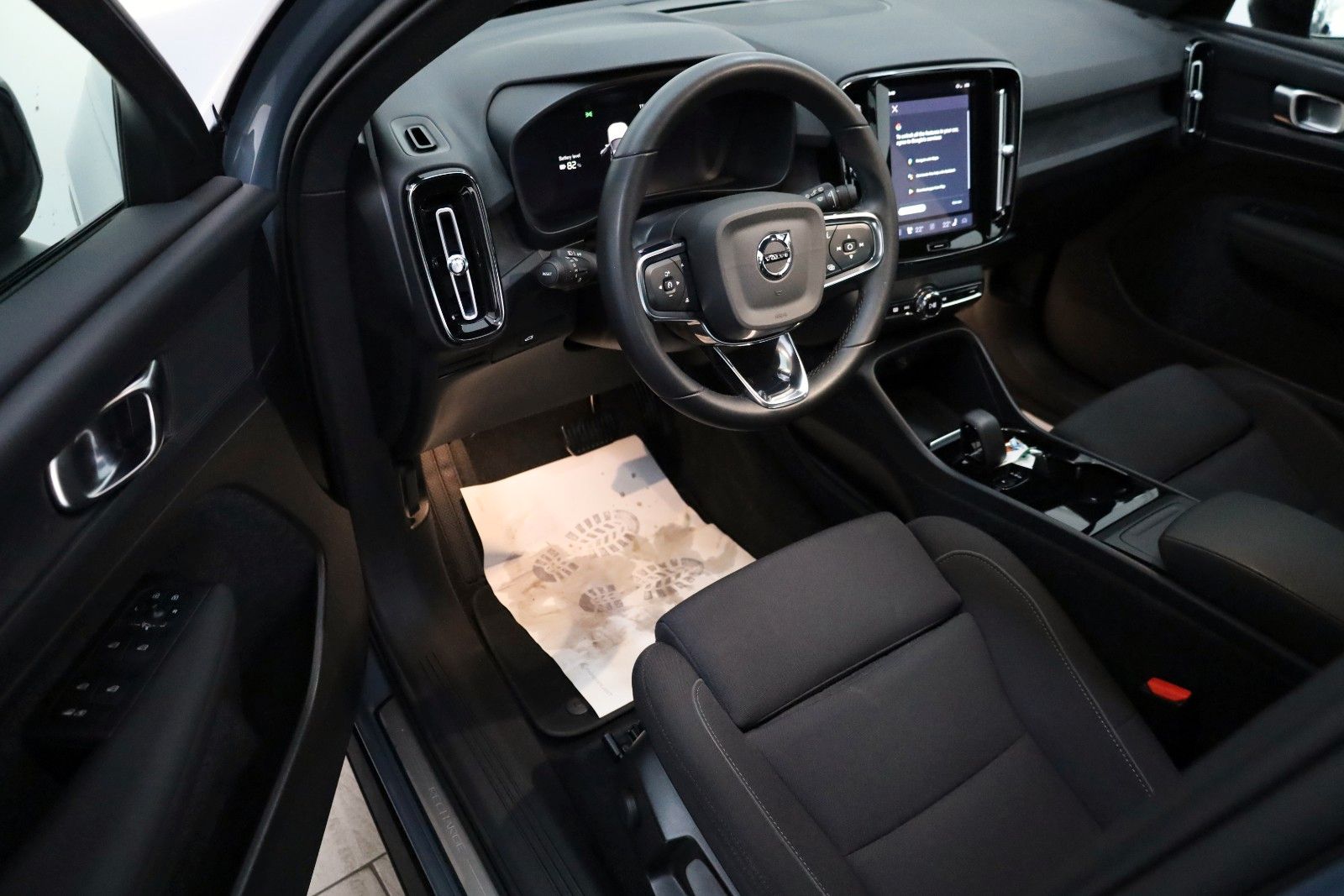 Fahrzeugabbildung Volvo XC40 Plus Recharge Navi,SH,StandHZ,Kamera,ACC
