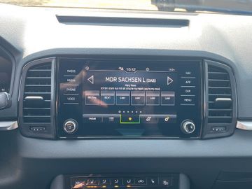 Skoda Karoq 1.0 TSI Tour *2xPDC*AHK*CAM*MATRIX*SHZ*TEL